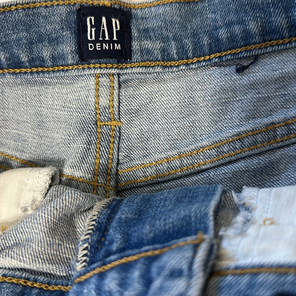 Gap High Rise 4” Denim Short - Picture 4 of 5